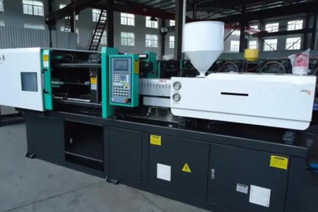 PVC管接頭注塑機(jī)啟動(dòng)前需要做哪些準(zhǔn)備工作？